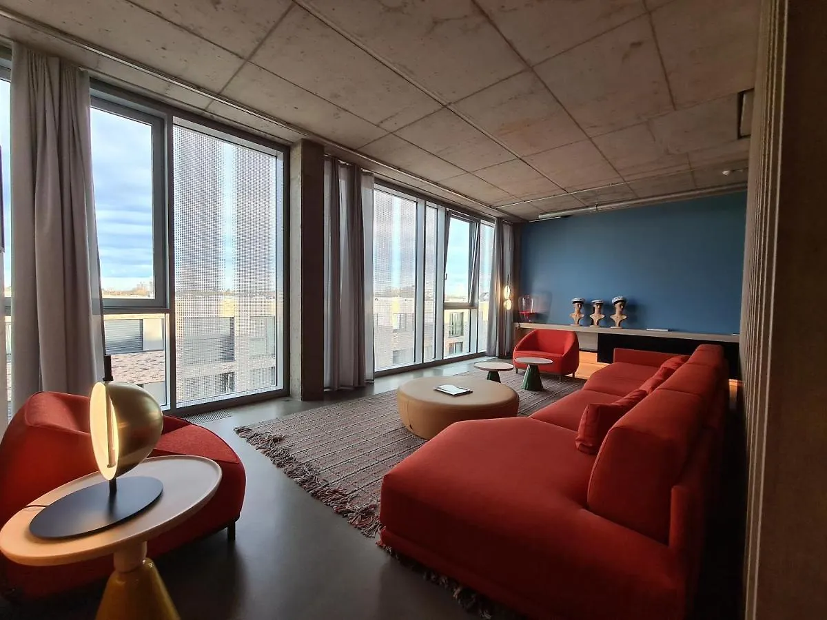 ***  Theclouth Otel Köln Almanya